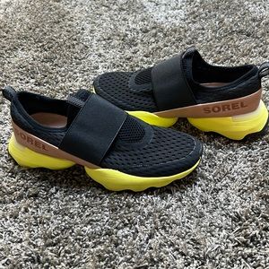 SOREL KINETIC IMPACT STRAP SNEAKER